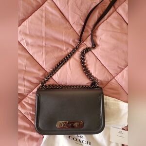 Coach glovetanned leather lg swagger shoulder beg, black